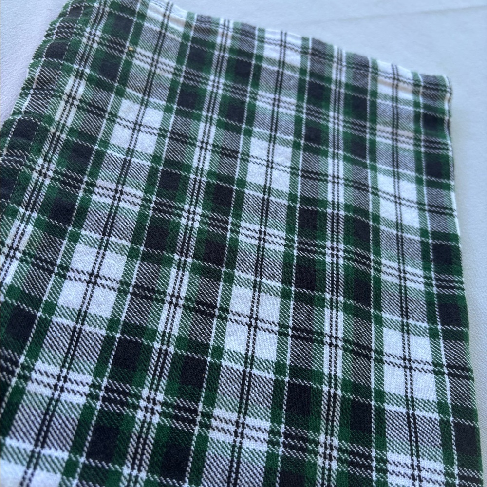 Green and White  bundle 13 dinner napkins new